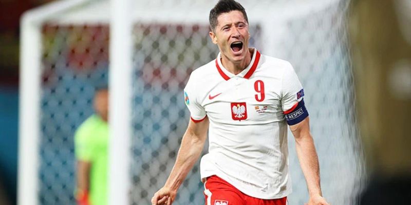 Lewandowski's: Becoming a Global Icon: Impact at Bayern Munich